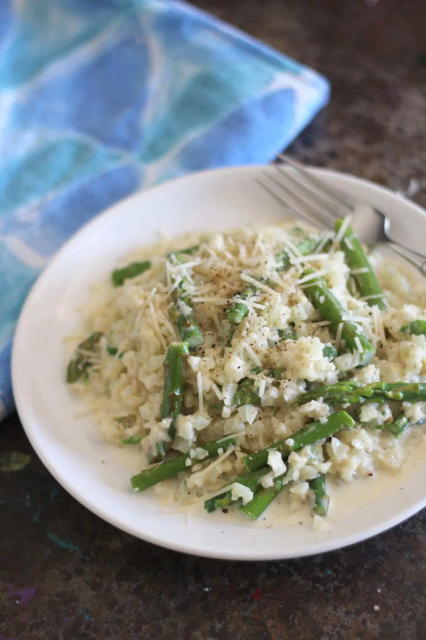 This creamy asparagus cauliflower rice is a fantastic low carb alternative to risotto. Flavorful and filling, it makes the perfect keto side dish!