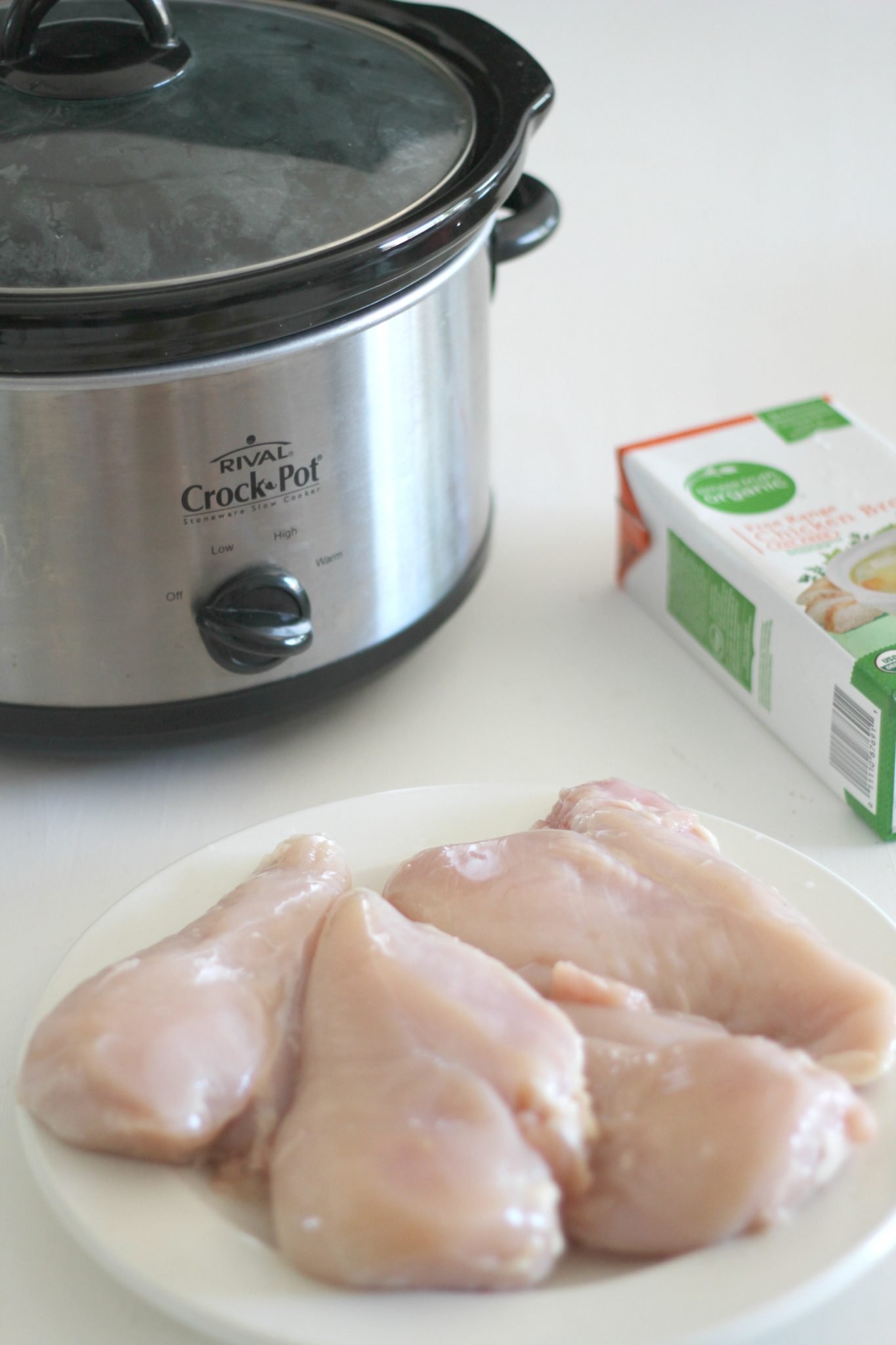 Slow Cooker Shredded Chicken Breast is an easy way to prepare chicken and to have it ready to go for the week. It's perfect for the meal prep for a low carb diet.