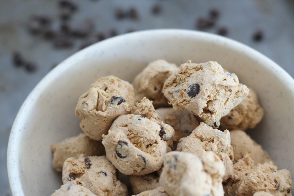 These low carb and keto frozen coffee chip cream cheese bites are the perfect mid-afternoon snack to satisfy your sweet tooth yet are totally sugar free!