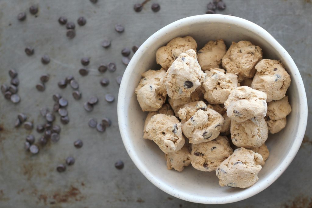 These low carb and keto frozen coffee chip cream cheese bites are the perfect mid-afternoon snack to satisfy your sweet tooth yet are totally sugar free!