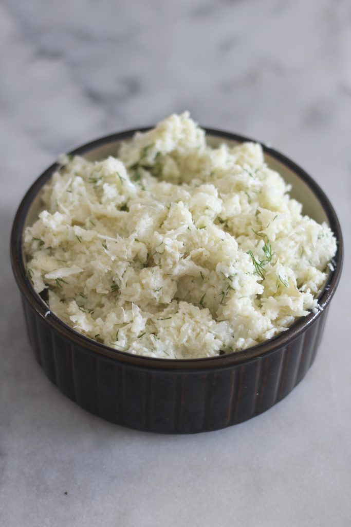This low carb baked garlic parmesan cauliflower mash is a perfect side dish for Thanksgiving or any meal. #lowcarb #keto #LowcarbThanksgiving #ketothanksgiving #mashedcauliflower