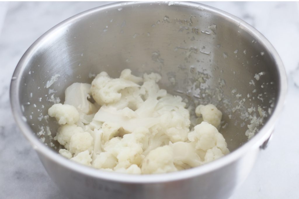 This low carb baked garlic parmesan cauliflower mash is a perfect side dish for Thanksgiving or any meal. #lowcarb #keto #LowcarbThanksgiving #ketothanksgiving #mashedcauliflower