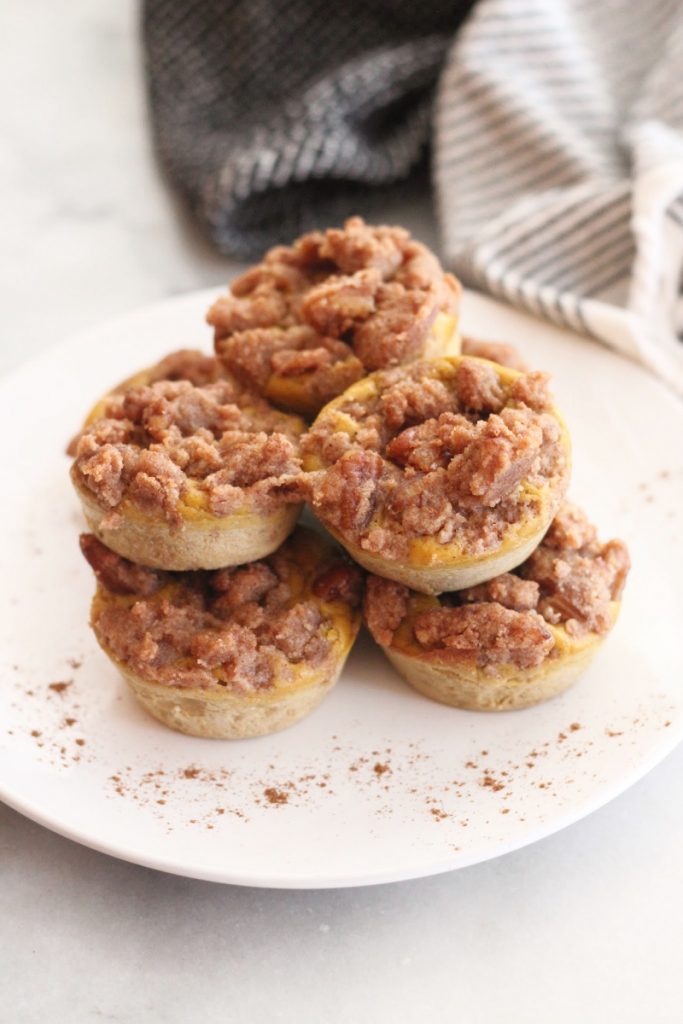 Welcome autumn with these Keto Pumpkin Pie Egg Loaf Muffins! They taste just like pumpkin pie and are delicious with a cinnamon streusel topping!