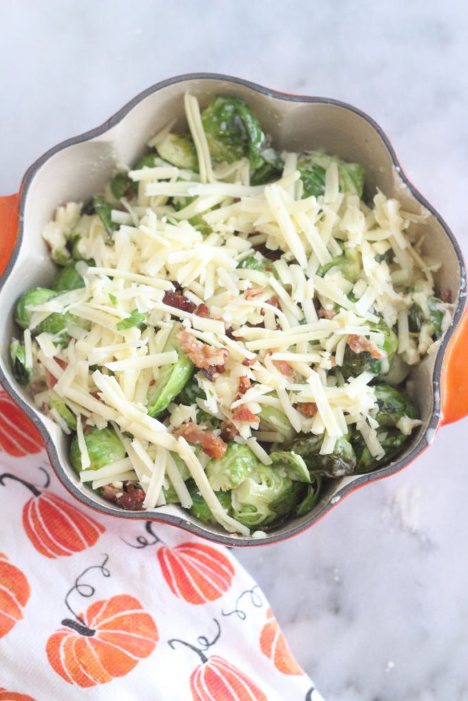 Delicious Brussels sprouts with a cheesy sauce and bacon makes a delicious side dish that everyone will love! Plus, this bacon Brussels sprouts au gratin is easy to make!