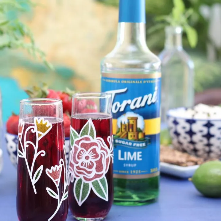 Sugar-Free Hibiscus Lime Tea Sparkling Cocktail